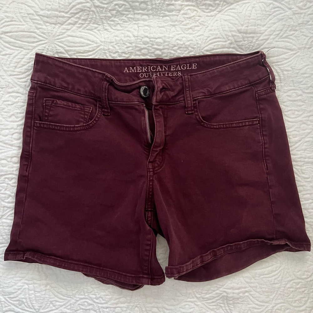American Eagle Shorts size 8 Burgundy